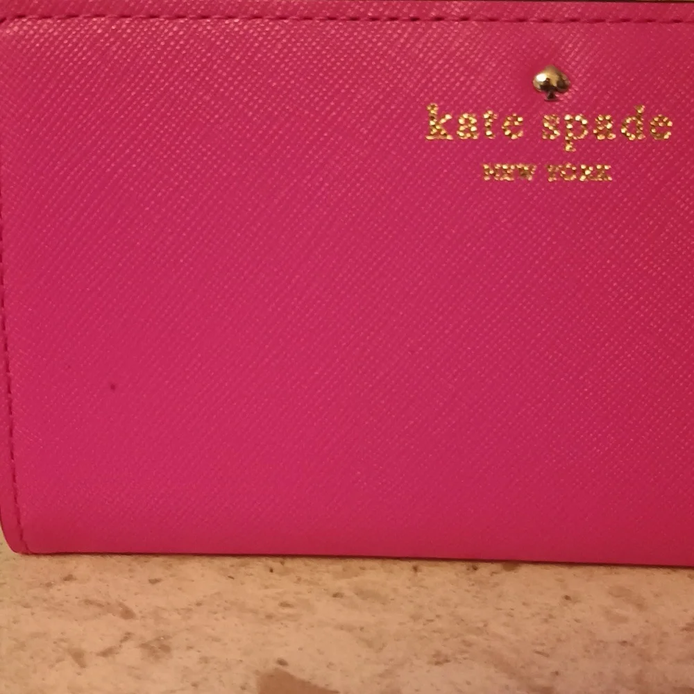 New With Box Kate Spade Vibrant Pink Wallet 